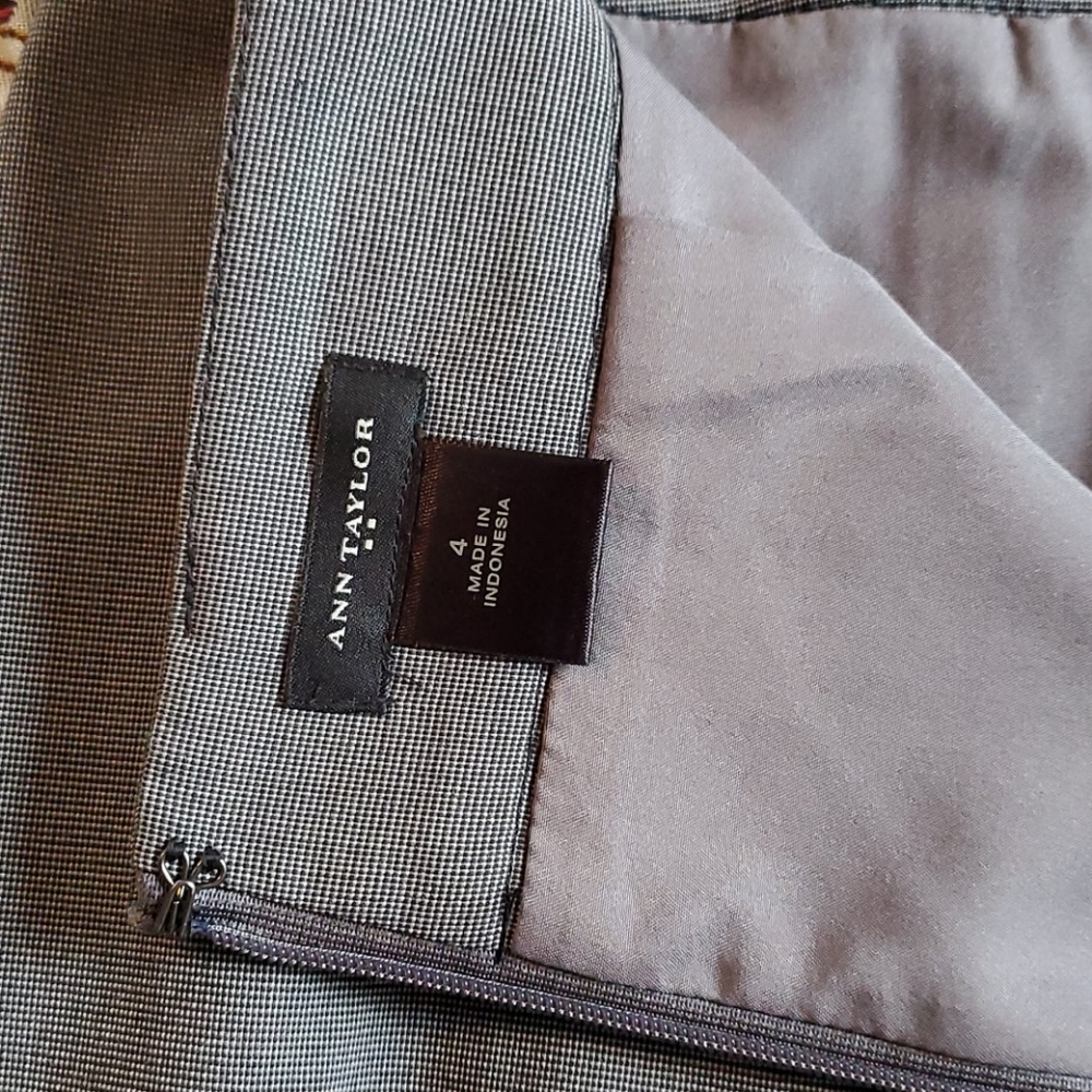 NWOT Ann Taylor Grey Pencil Skirt - Picture 3 of 3